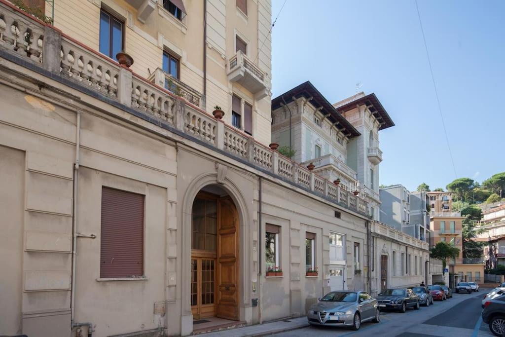 La Casa Del Forziere Verde La Spezia Exteriör bild